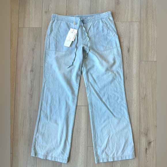 Soft Joie Kamini Chambray Pants Size Large NWT
Soft, comfortably stylish - Picture 2 of 13